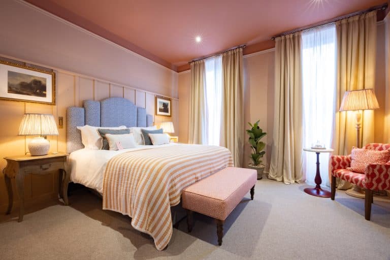 Cover Image for Really Fancy Room